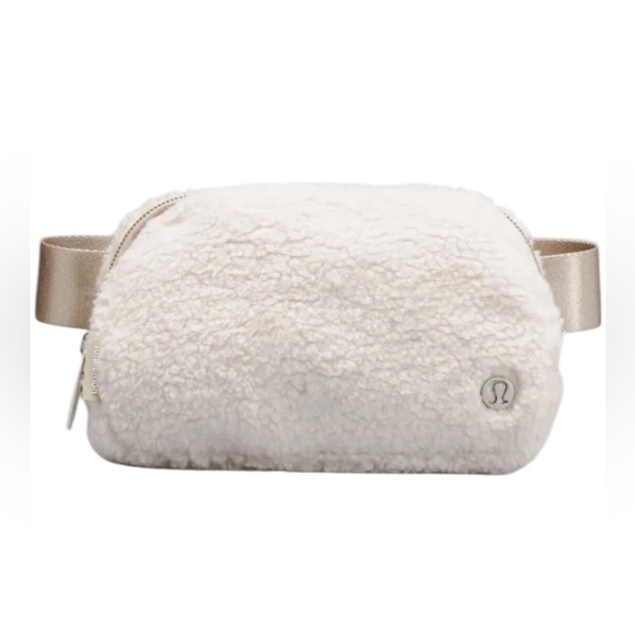 Lululemon Everywhere Fleece Belt Crossbody Bag Cream - Picture 1 of 15